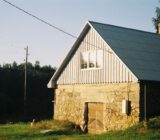 Farmhouse Chic: Achieve That Rustic-Modern Look in Your Living Space